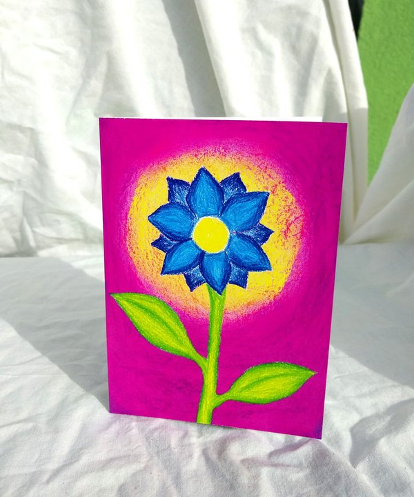 M0027_Blumenkarte_blaue Leuchtblume auf pinkem Hintergrund