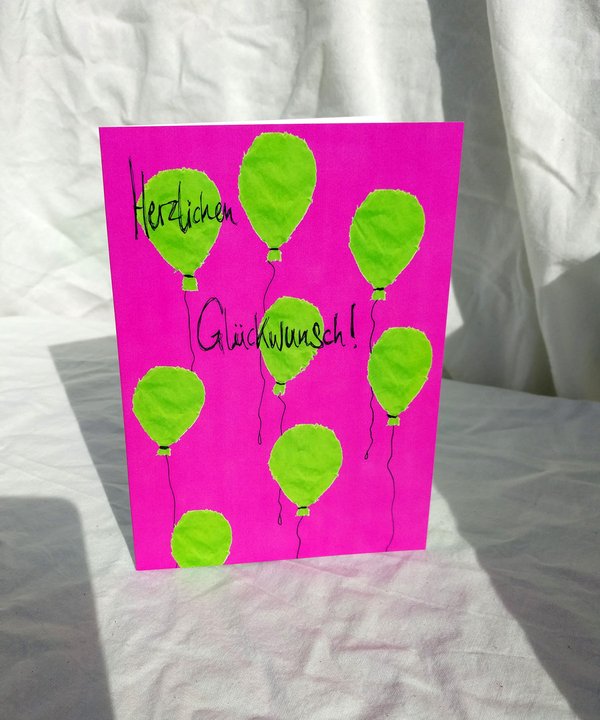 M0038_Glückwunschkarte_grüne Ballons auf lila Hintergrund