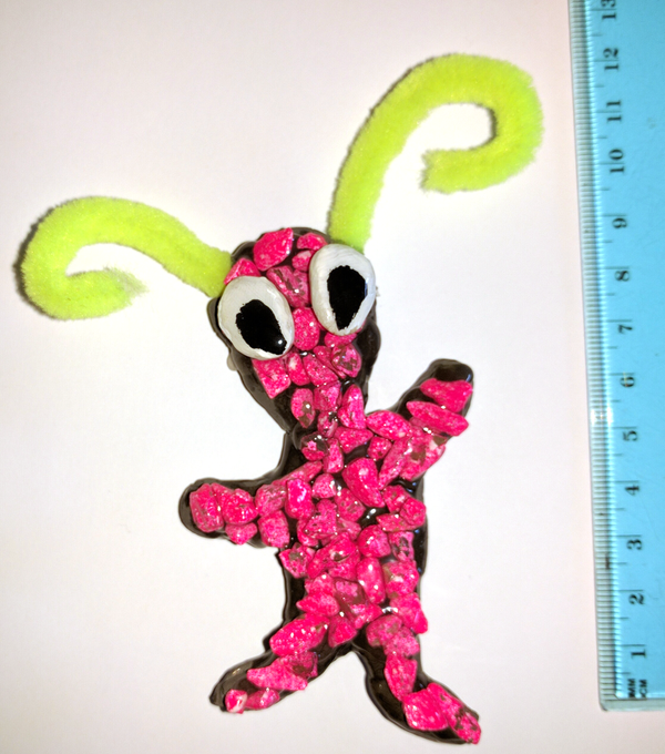 MA0002_Magnet_pinker, tanzender Alien (groß; mit Riesel)